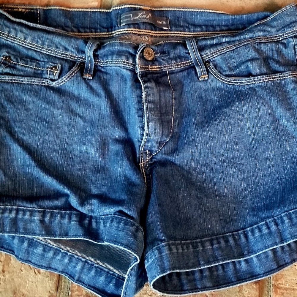 Levi's ladies jean shorts Sz 8 medium blue denim